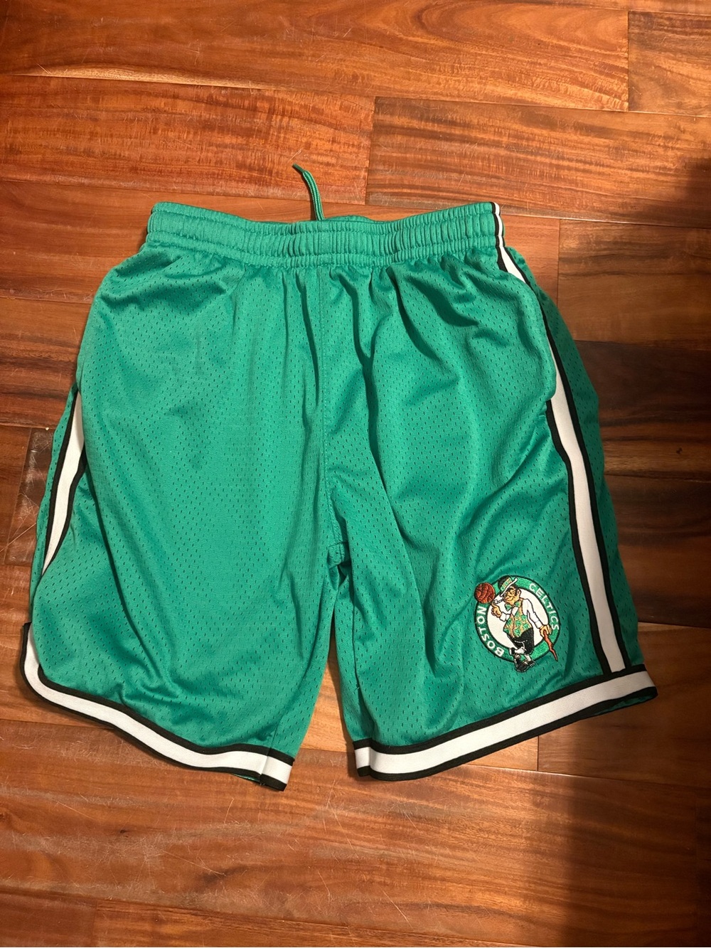 Boston Celtics Mesh Basketball Shorts Green Youth XL 18-20 NBA (0965)